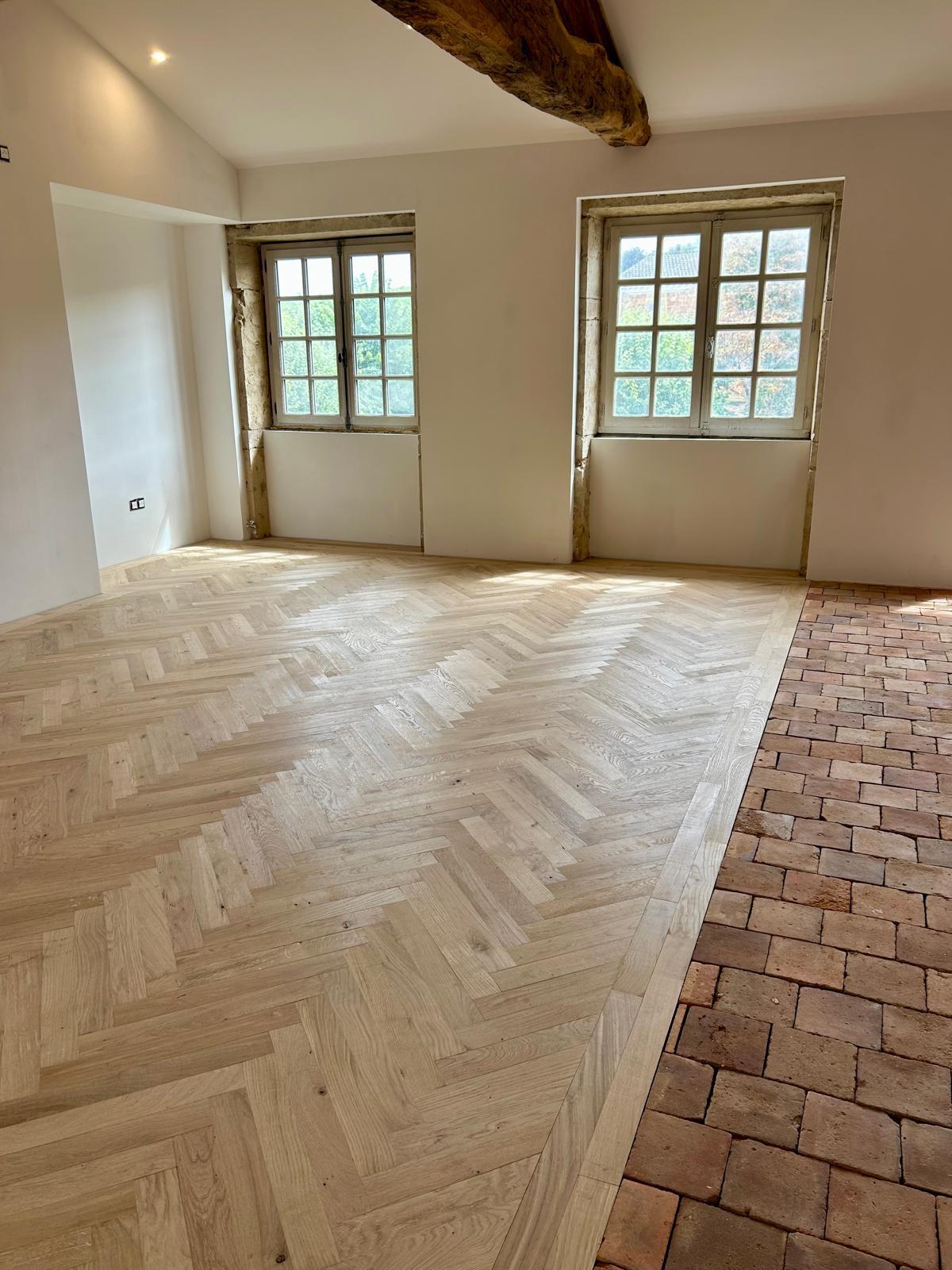Parquet bois massif à bêtons rompus