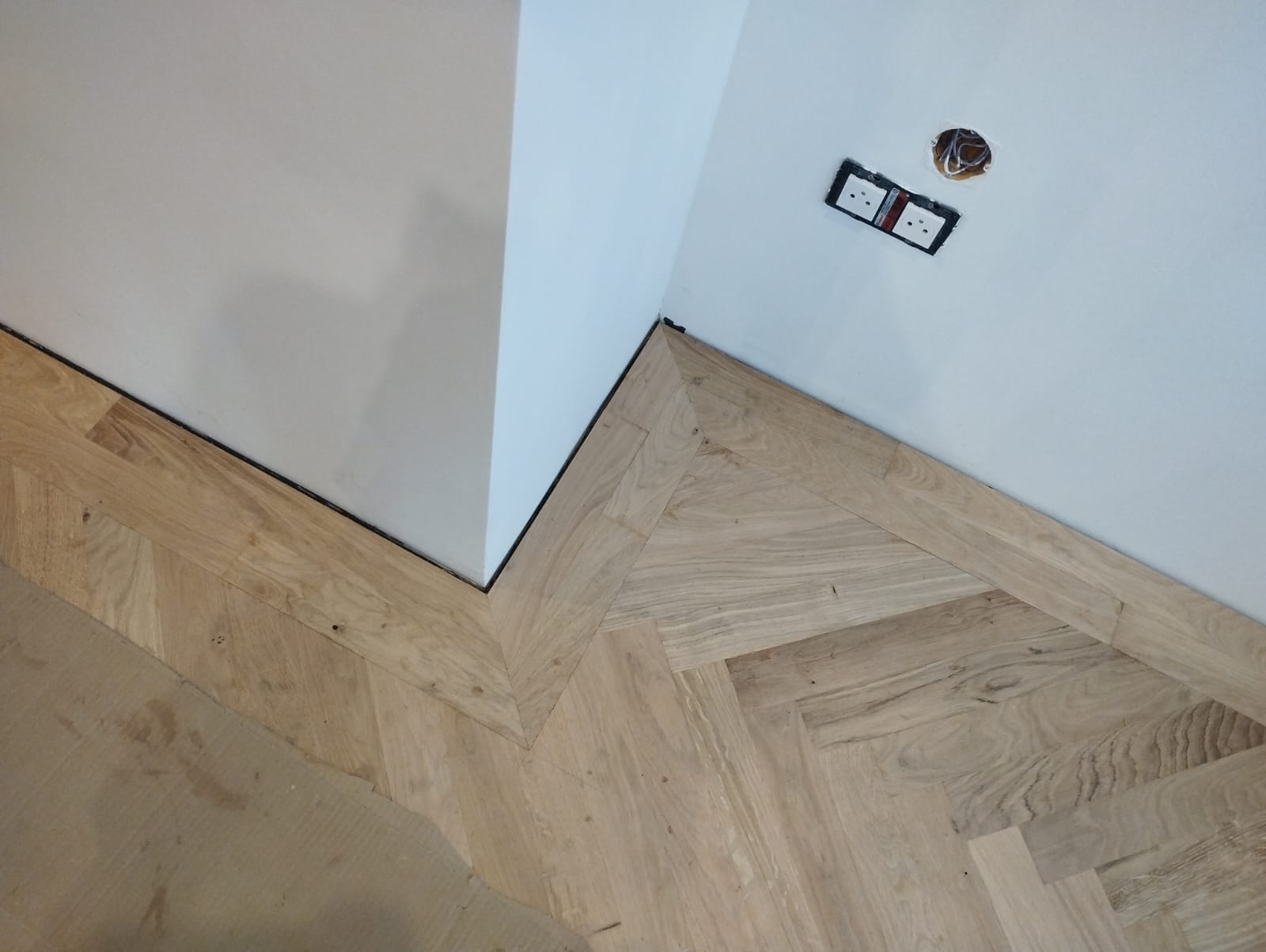 Parquet bois massif à bêtons rompus