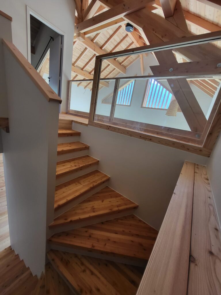 Habillage-escalier-crolles-mélèze