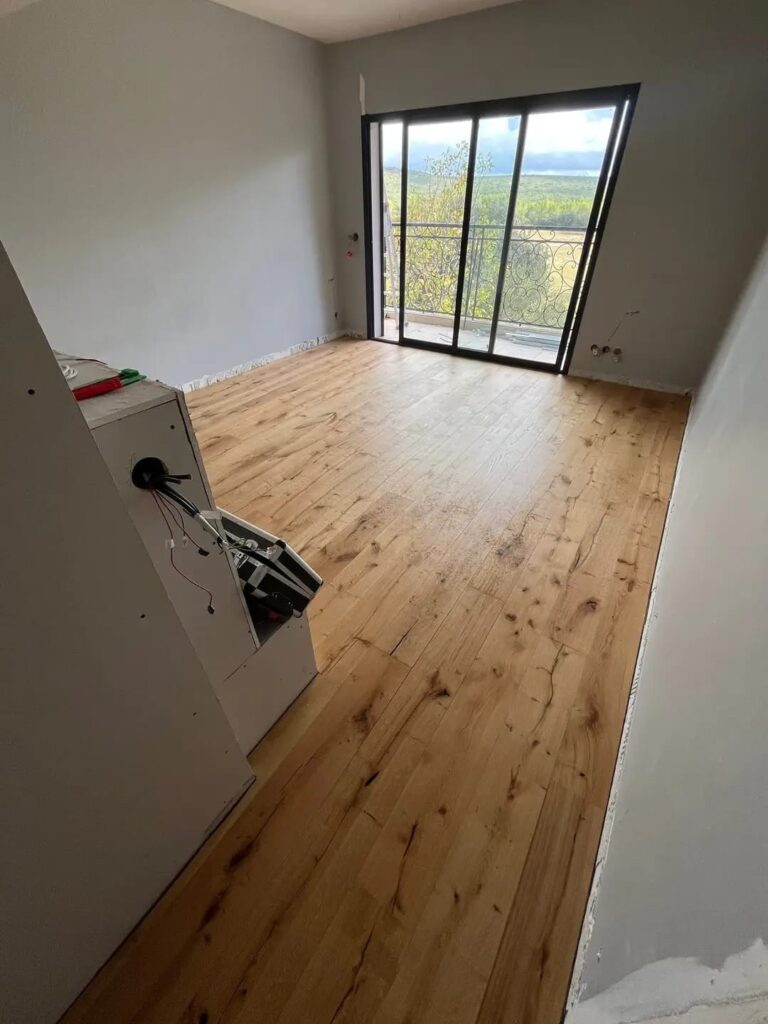 Parquet-contrecollé-chêne-salon-maison-grenoble